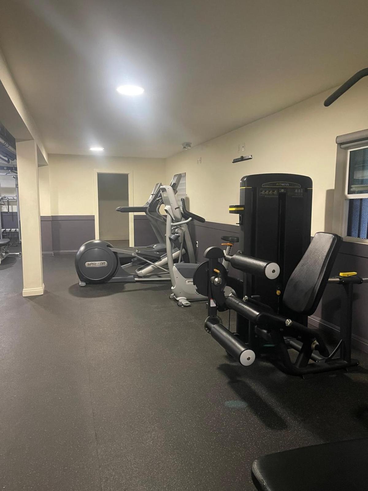 1 Bedroom 1 Bathroom Near Crypto Center Apartment Los Angeles