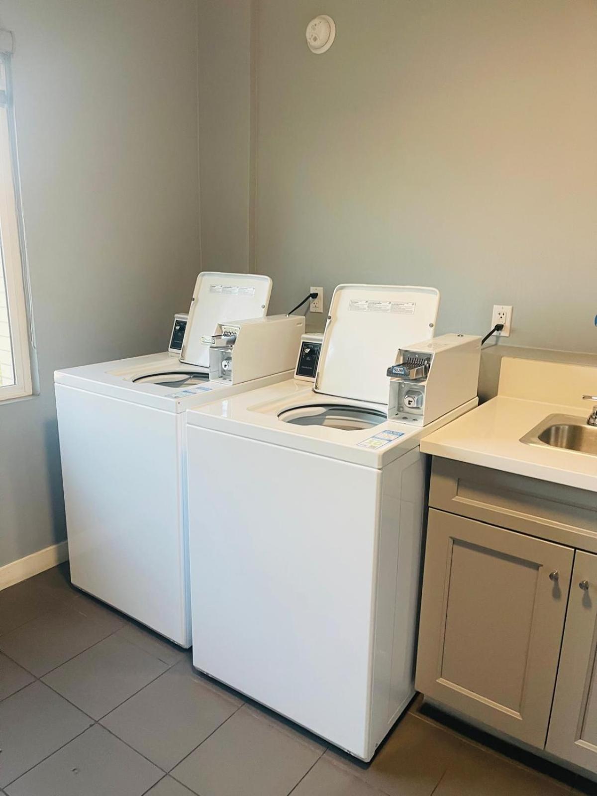 Apartment 1 Bedroom 1 Bathroom Near Crypto Center Los Angeles